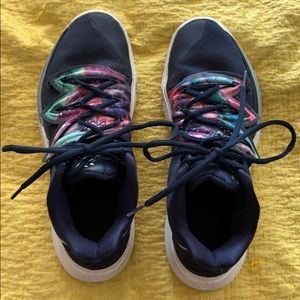 Kyrie 4s. Size 8